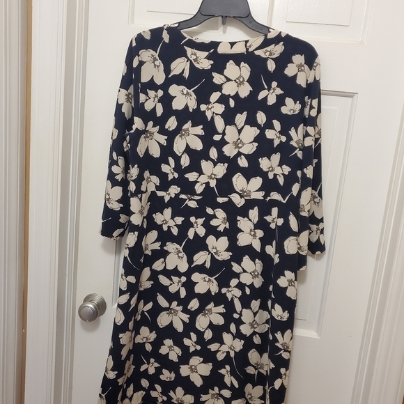J.Jill Navy Floral A-Line Dress, pockets, 3/4 sleeve, rayon size Medium - Picture 10 of 10